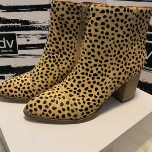 DV Dolce Vita
Tierney booties